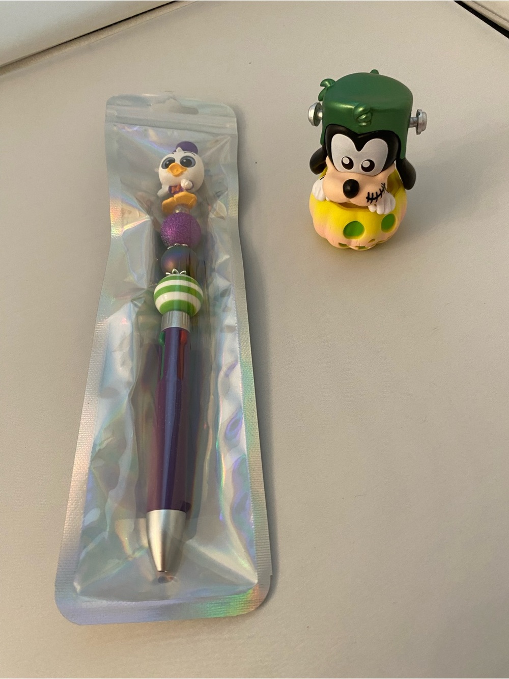 Handmade/New Disney Doorable Duck Character Beaded Pen and Goofy Figurine
